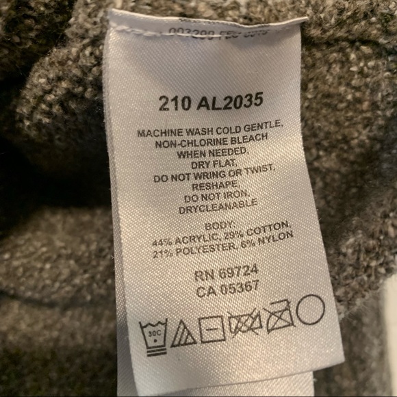 Columbia | V-Neck Sweater - Picture 15 of 15